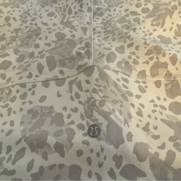 Lululemon sz 14 Align HR Leggings Cheetah print CECW 17” crop NEW - Picture 4 of 6